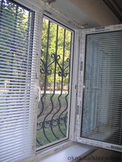 Москитные сетки внутрирамные